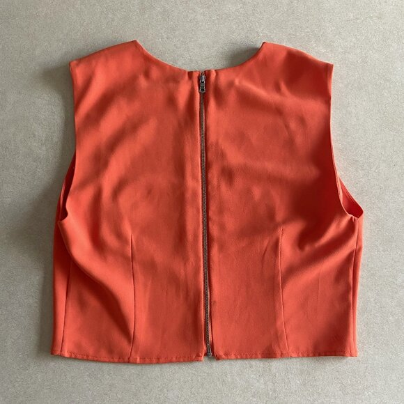 Alice + Olivia Kylnn Fitted Tee ASO Alison DiLaurentis - Picture 8 of 11